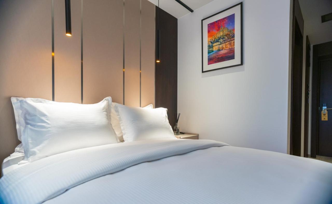 Emery Hotel Приштина Экстерьер фото