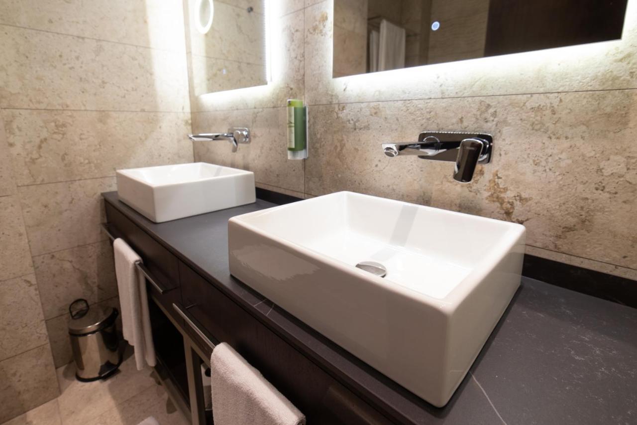 Emery Hotel Приштина Экстерьер фото