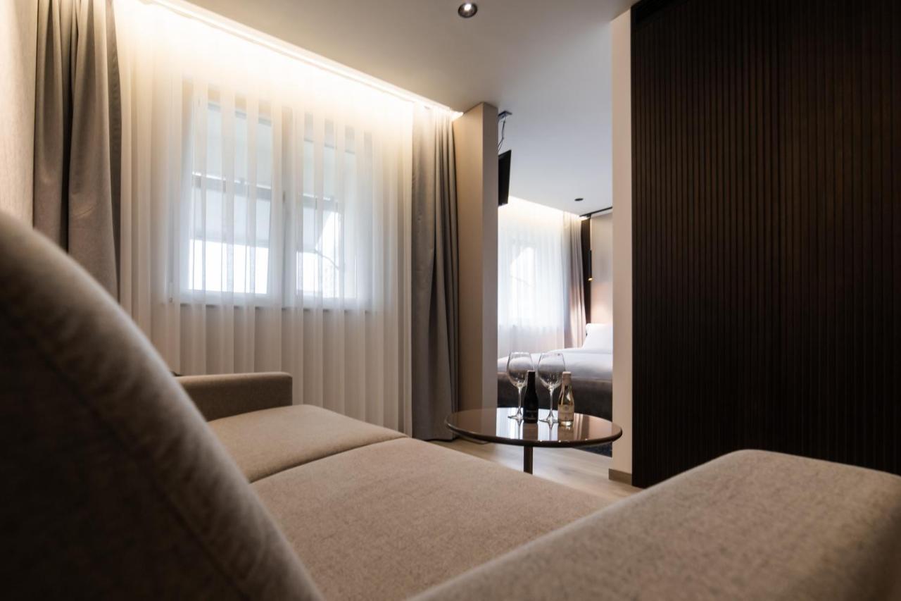 Emery Hotel Приштина Экстерьер фото