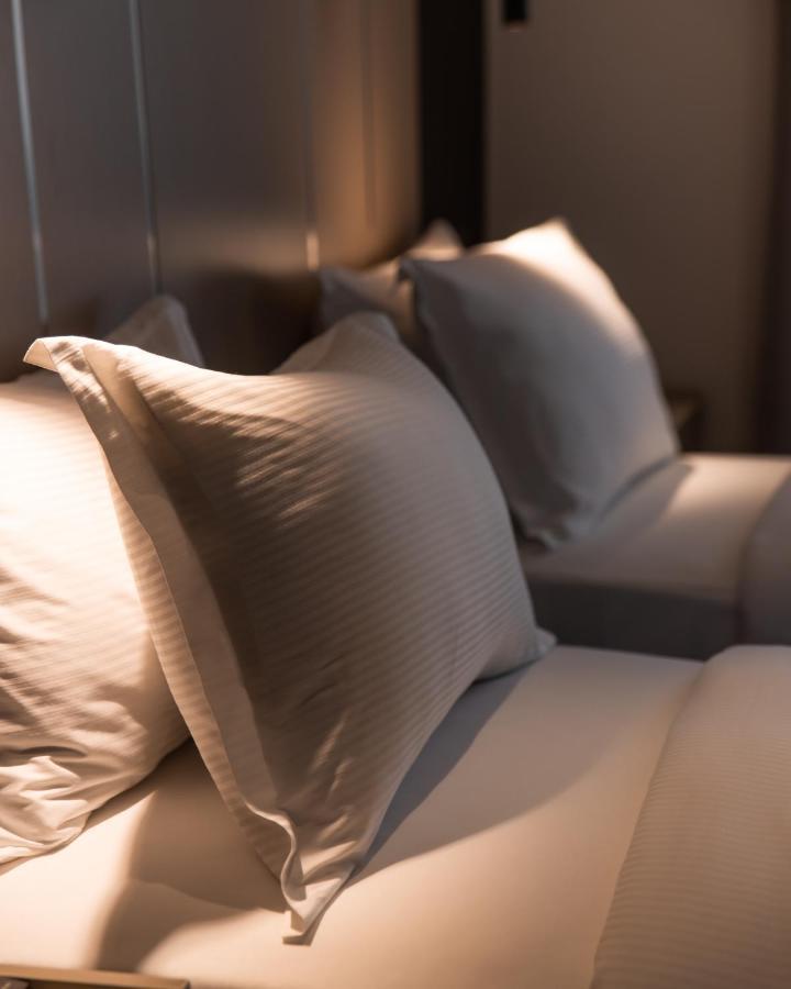 Emery Hotel Приштина Экстерьер фото