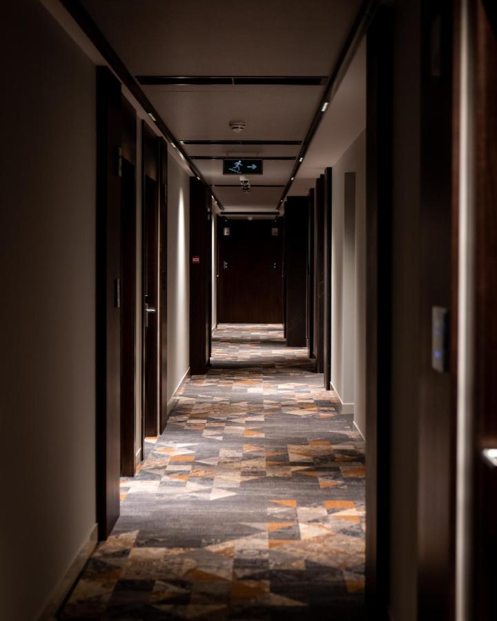 Emery Hotel Приштина Экстерьер фото