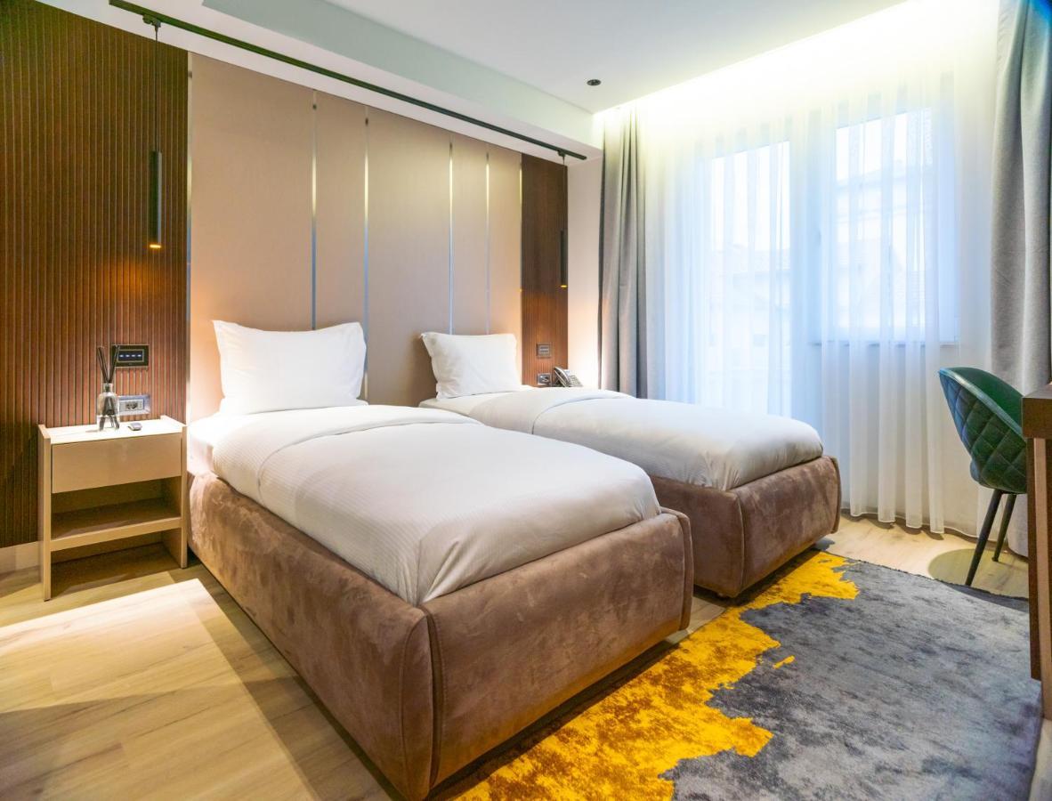 Emery Hotel Приштина Экстерьер фото