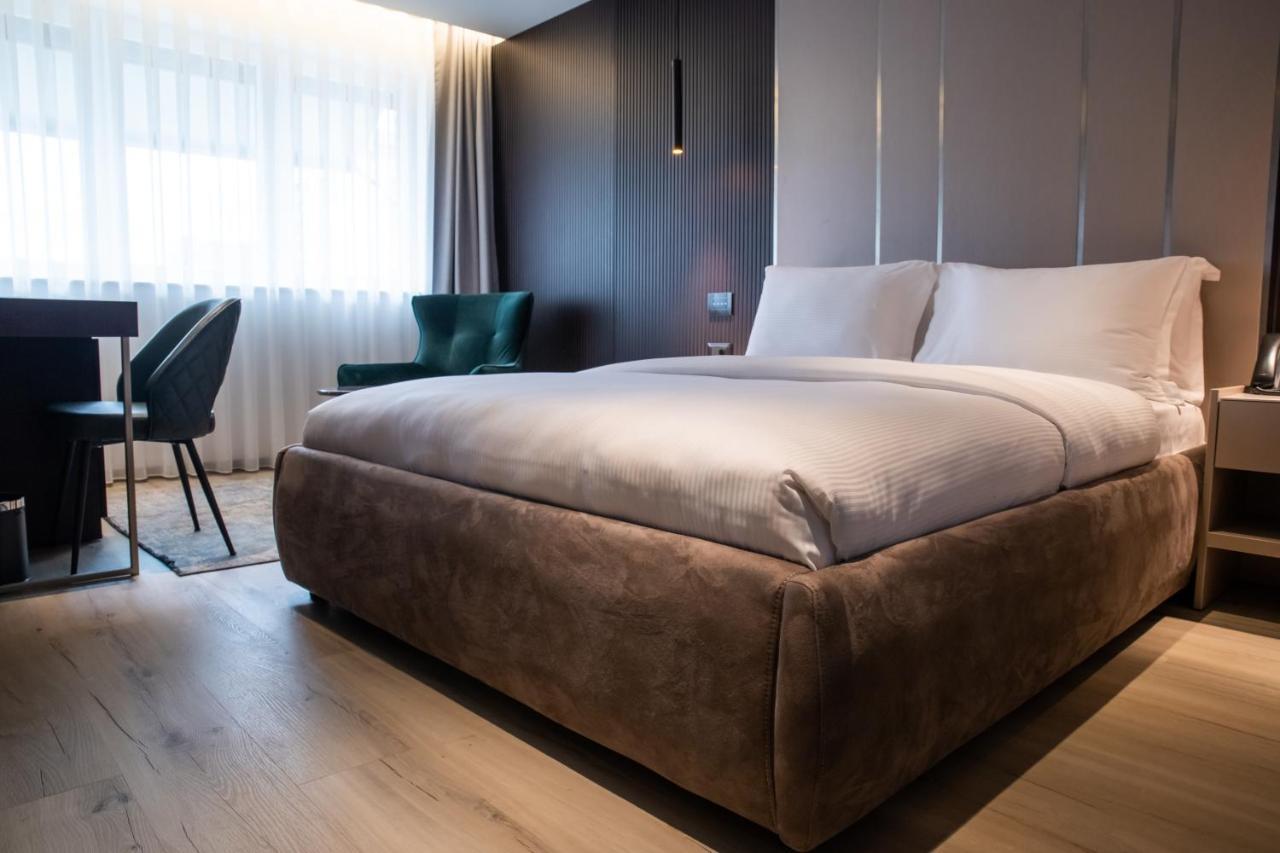 Emery Hotel Приштина Экстерьер фото
