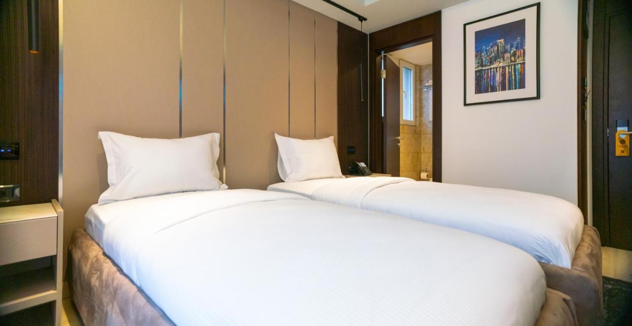 Emery Hotel Приштина Экстерьер фото