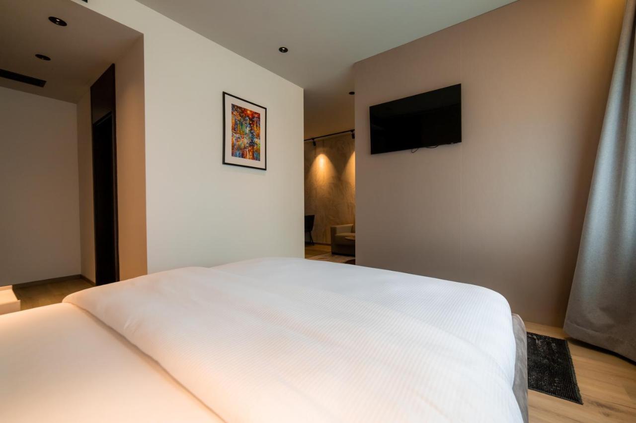 Emery Hotel Приштина Экстерьер фото