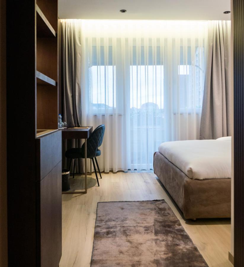 Emery Hotel Приштина Экстерьер фото