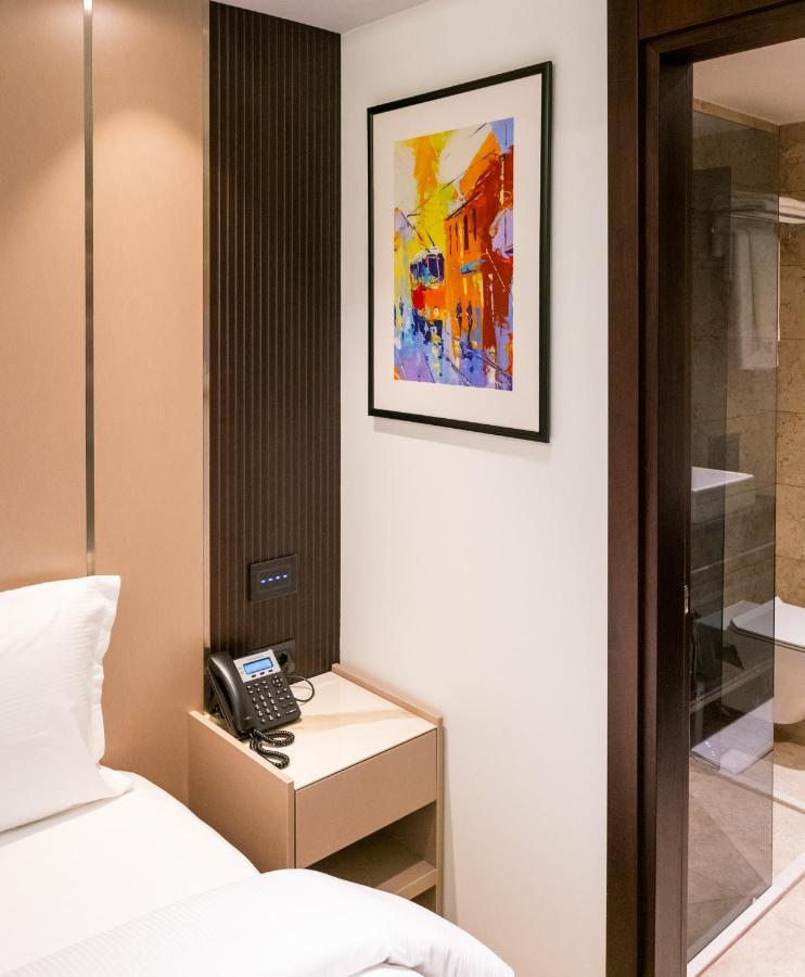 Emery Hotel Приштина Экстерьер фото