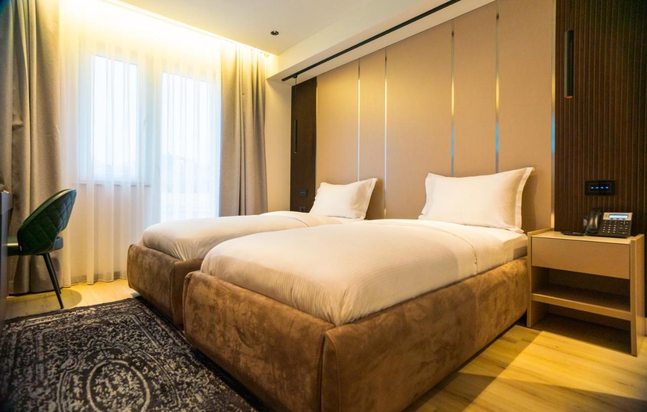 Emery Hotel Приштина Экстерьер фото