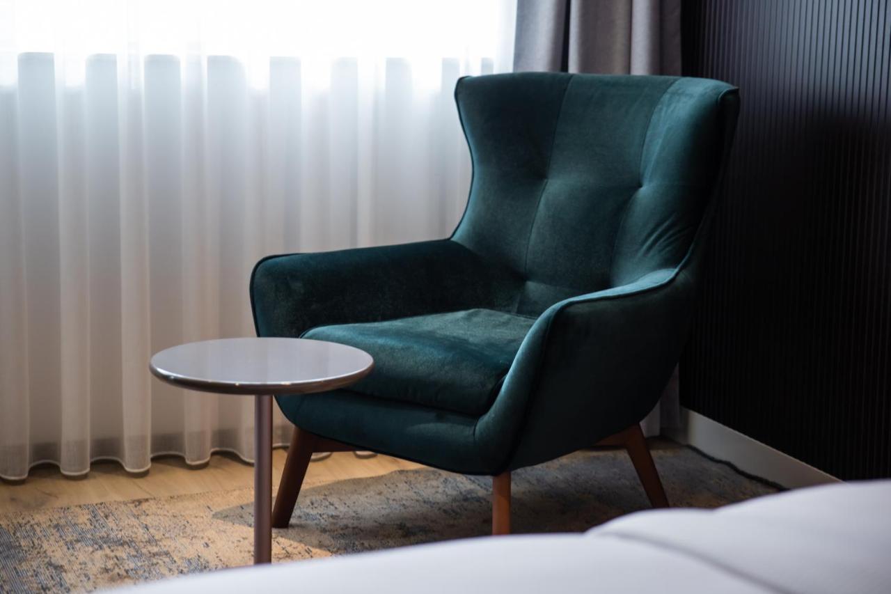 Emery Hotel Приштина Экстерьер фото