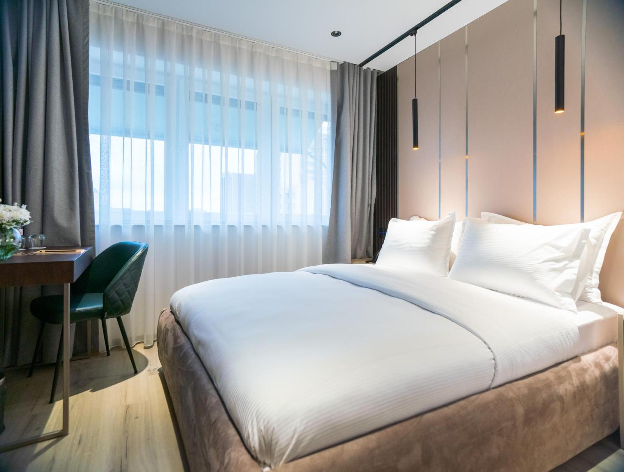 Emery Hotel Приштина Экстерьер фото